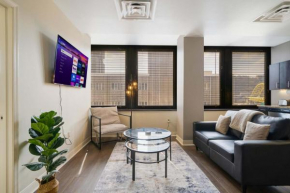 1B1B Modern Chic in DT Pittsburgh 24-7 Valet Gym Lounge Roku